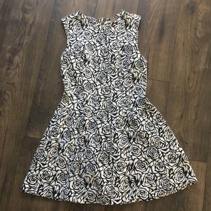 BLACK & WHITE ROSE PATTERN DRESS